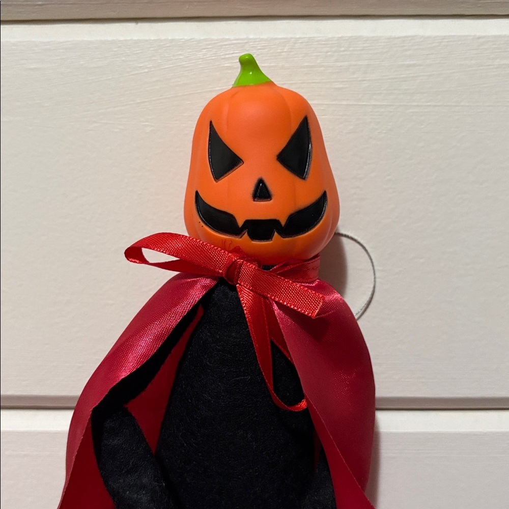 Pumpkin Shelf Doll - Witch hat - Picture 8 of 10